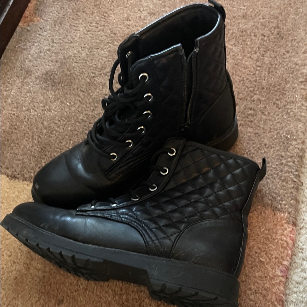 Steve Madden Black Lace Up Quilted Boots